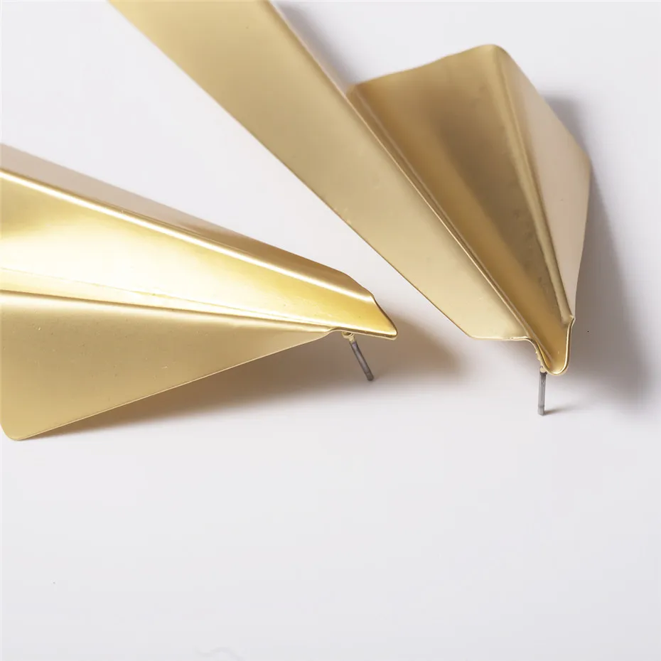 IngeSight. Z панк матовые золотые скрученные сложенные металлические глянцевые серьги для женщин массивные преувеличенные необычные серьги-гвоздики Brincos