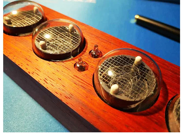 NIXIE часы в 4 свечения трубки часы твердой древесины часы, красивый внешний вид и четкий дисплей