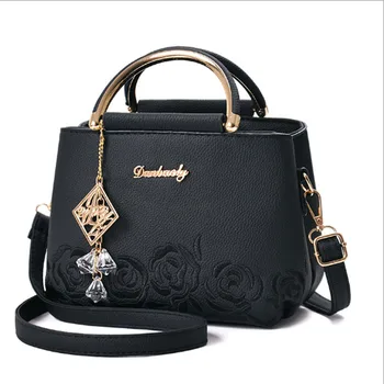 

Chun xia new female bag is portable han edition vogue contracted small square bag tide single shoulder is cross-body bag