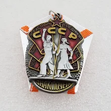 

Russia CCCP Red Flag Award for Honorary Labor Metal Badge Souvenir Collection Honour Replica Medal Badge Home Decoration Craft