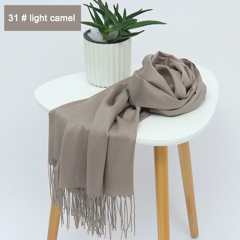 31 light camel Женские однотонные хлопковые шарфы с кисточкой женские зимние тонкие весенний шарф летние роскошные женские шали теплые шарфы для женщин - Цвет: 31 light camel