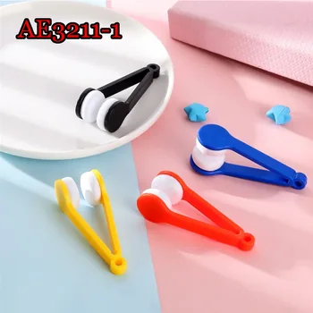 

1 2 5Handy Glasses Cleaner Tools Random Color Super Fine Fiber Easy Use Glasses Cleaner AE3211-1