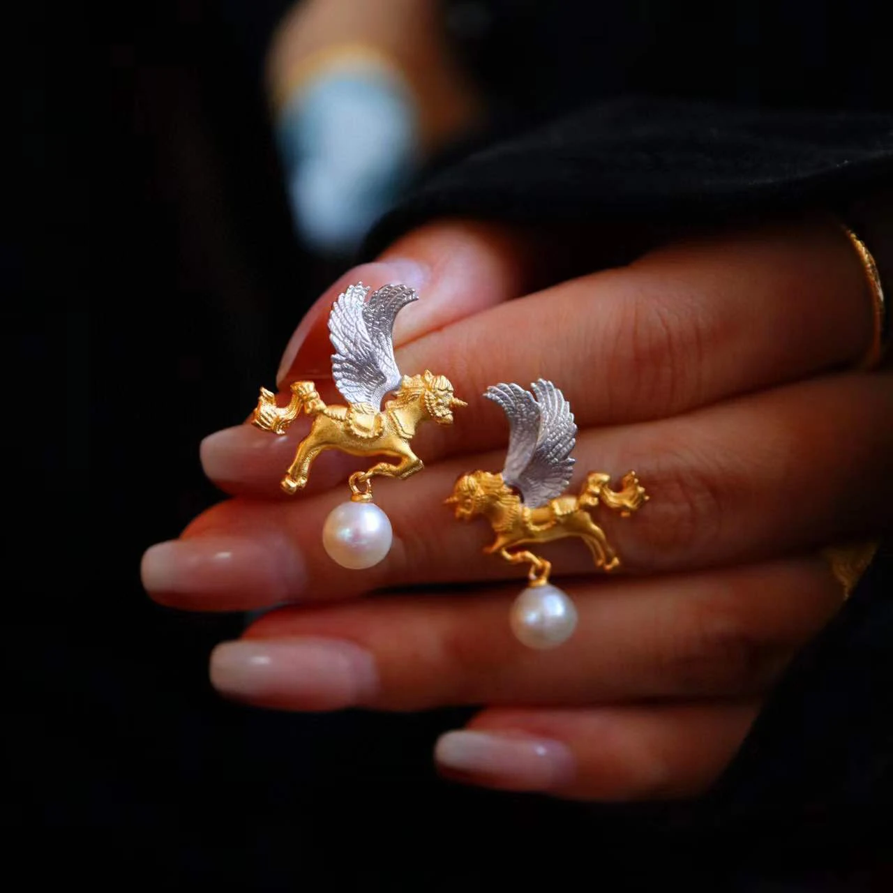 Рисунок 3 - Женские серьги-гвоздики из серебра