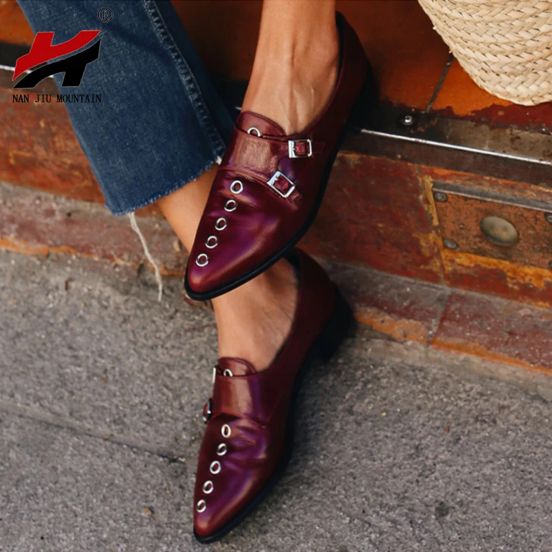NAN JIU/обувь с острым носком на плоской подошве; женская обувь с металлическим украшением; модная повседневная обувь в стиле ретро; сезон весна-осень