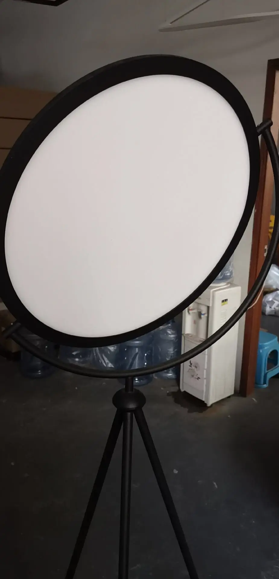 Modern Minimalist Art White Black LED Floor Lamp Nordic Living Room Decoration Lamp Bedroom Bedside Lamp Restaurant Tripod Light Modern Minimalist Art White Black LED Floor Lamp Nordic Living Room Decoration Lamp Bedroom Bedside Lamp Restaurant Tripod Light