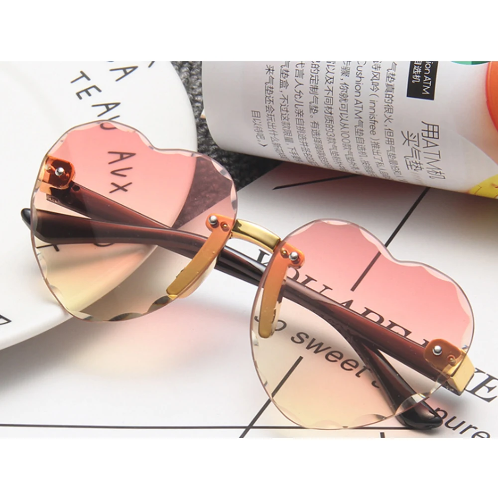 1PC Girls Cute Heart Rimless Frame Sunglasses Children Kids Gray Pink Red Lens Fashion Boys Girls UV400 Protection Eyewear New