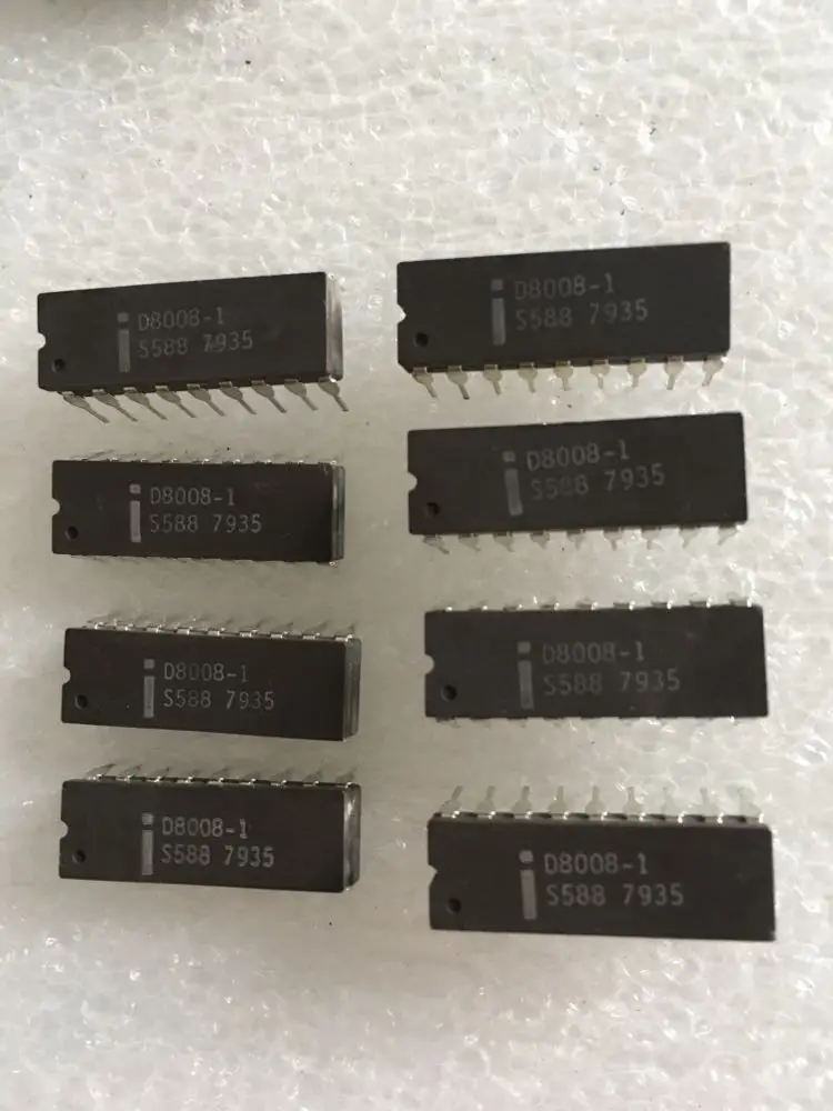Новые оригинальные импортные D8008-1 GA22V10-5SC P4004 IP80C86-4 CP80C88-4 AMD-K6/233AFR гарантированное