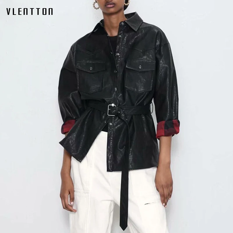 Женская клетчатая куртка из искусственной кожи черная однобортная с поясом