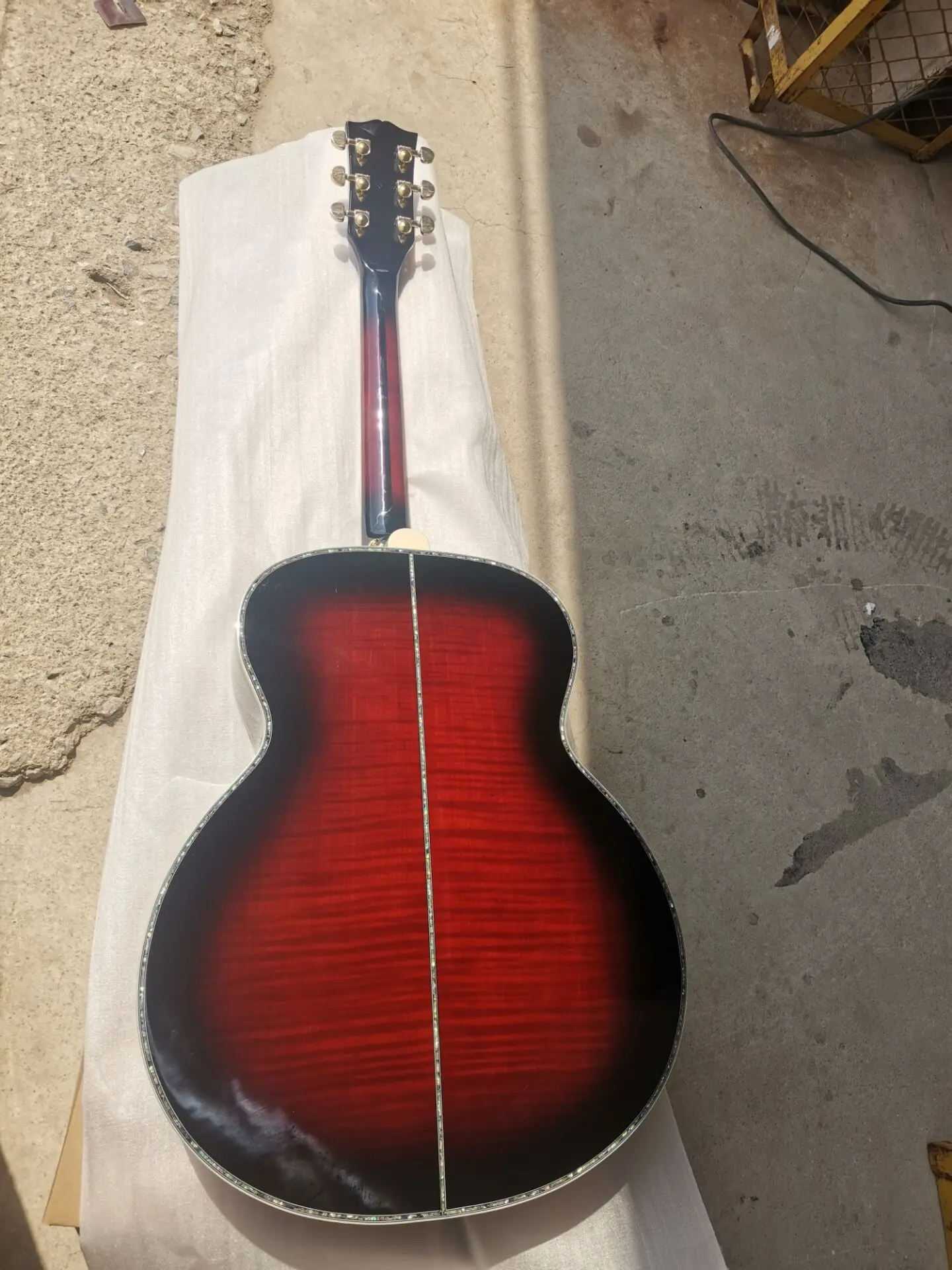 

free shipping AAA custom shop guitar flame maple gloss fancy guitar solid spruce jumbo rosewood pickgua acoustic electric guitar