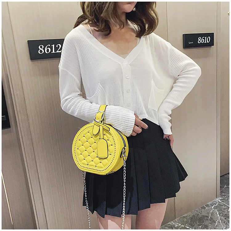 

2020 new handbag rhombic rivet small round bag tide portable messenger bag Joker shoulder bag round cake handbag