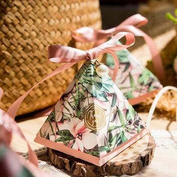 

2020 New Triangular Pyramid Candy Boxes Wedding Favors 20 pcs to get married and joyful box ribbon bow tiktok recommended