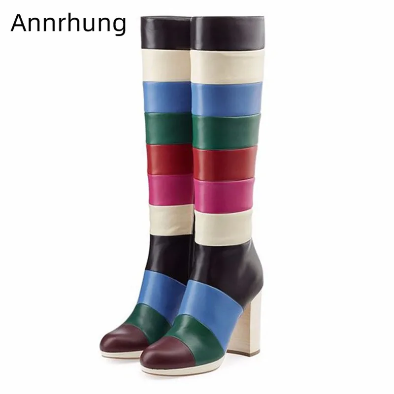 Цветные высокие сапоги в полоску; женские зимние сапоги с круглым носком; модные высокие сапоги в стиле пэчворк на высоком квадратном каблуке; цвет радуги; Botas