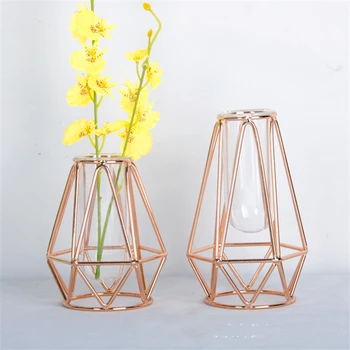 

Golden Geometric patterns Candle Holder European Iron Candlestick Romantic Crystal Candle Cup Home Decoration Table Decoration