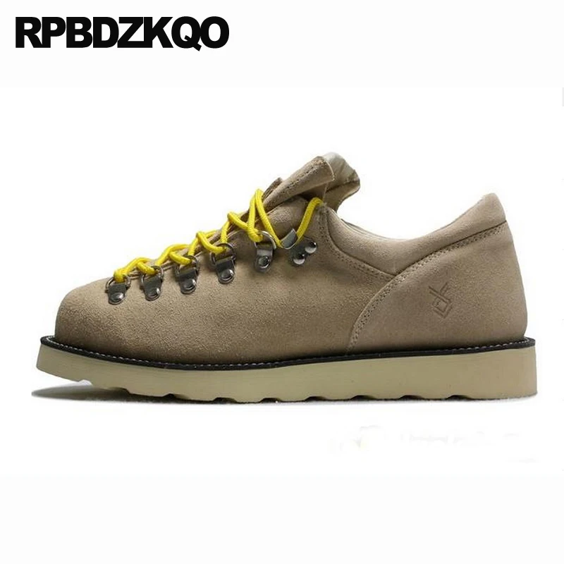 Мужские замшевые ботинки на шнуровке черные из натуральной кожи красного цвета