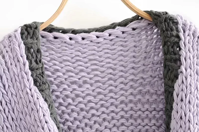 TWOTWINSTYLE мозаичное яркое цветное вязание свитер для женщин Открытый стежок фонарь рукав повседневные осенние свитера Женская мода Новинка