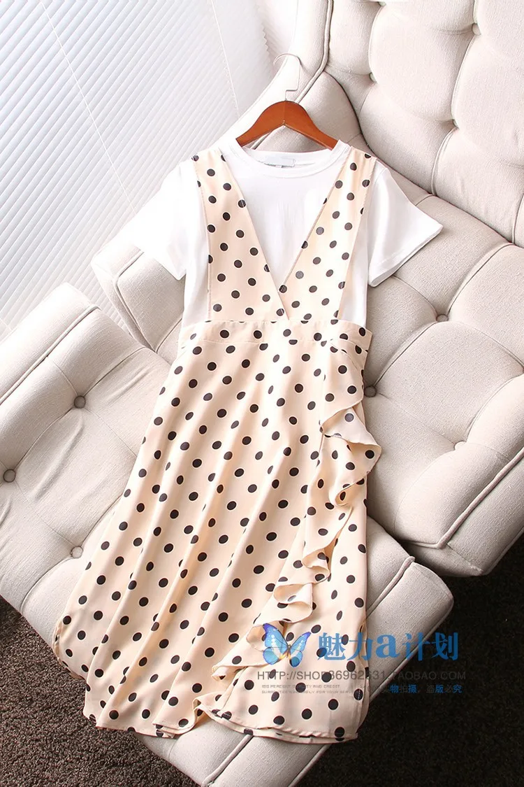

A Generation of Women's White T-shirt + Flounced Polka Dot Suspender Strap Dress Two-Piece Set Entity