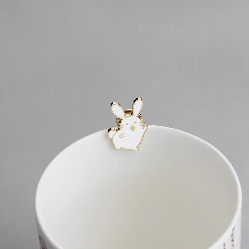 Summer Hot Selling Clothing Cartoon Cute Rabbit Brooch