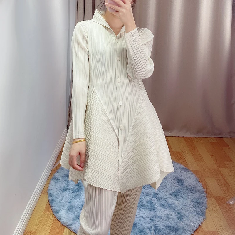 

Changpleat 2020 early autumn new single breasted Women buds coats Miyak Pleated Fashion Solid long sleeve Stand collar coat Tide