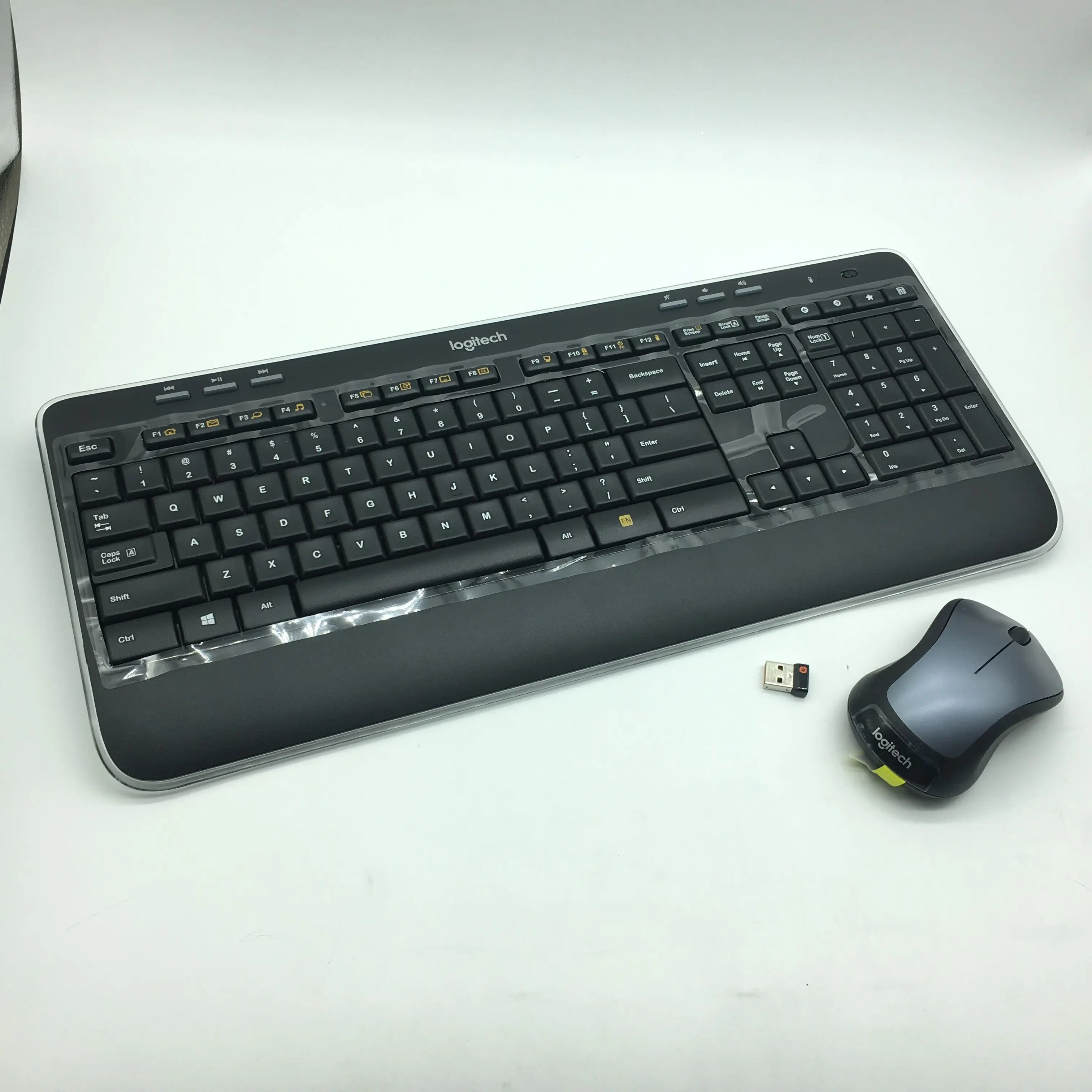 Беспроводная клавиатура и мышь Logitech MK520 комплект мыши клавиатуры MK520|Комплекты
