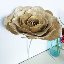 Яркий большой цветок из пены