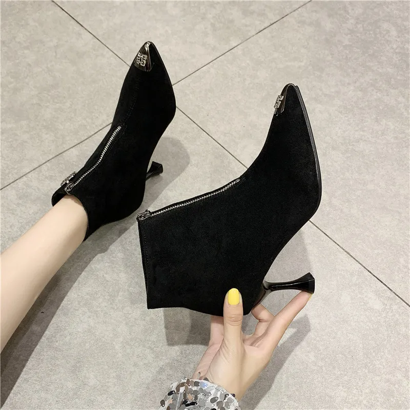 Bottes femme Новинка 2019 года стильные модные однотонные ботинки гладиаторы с острым