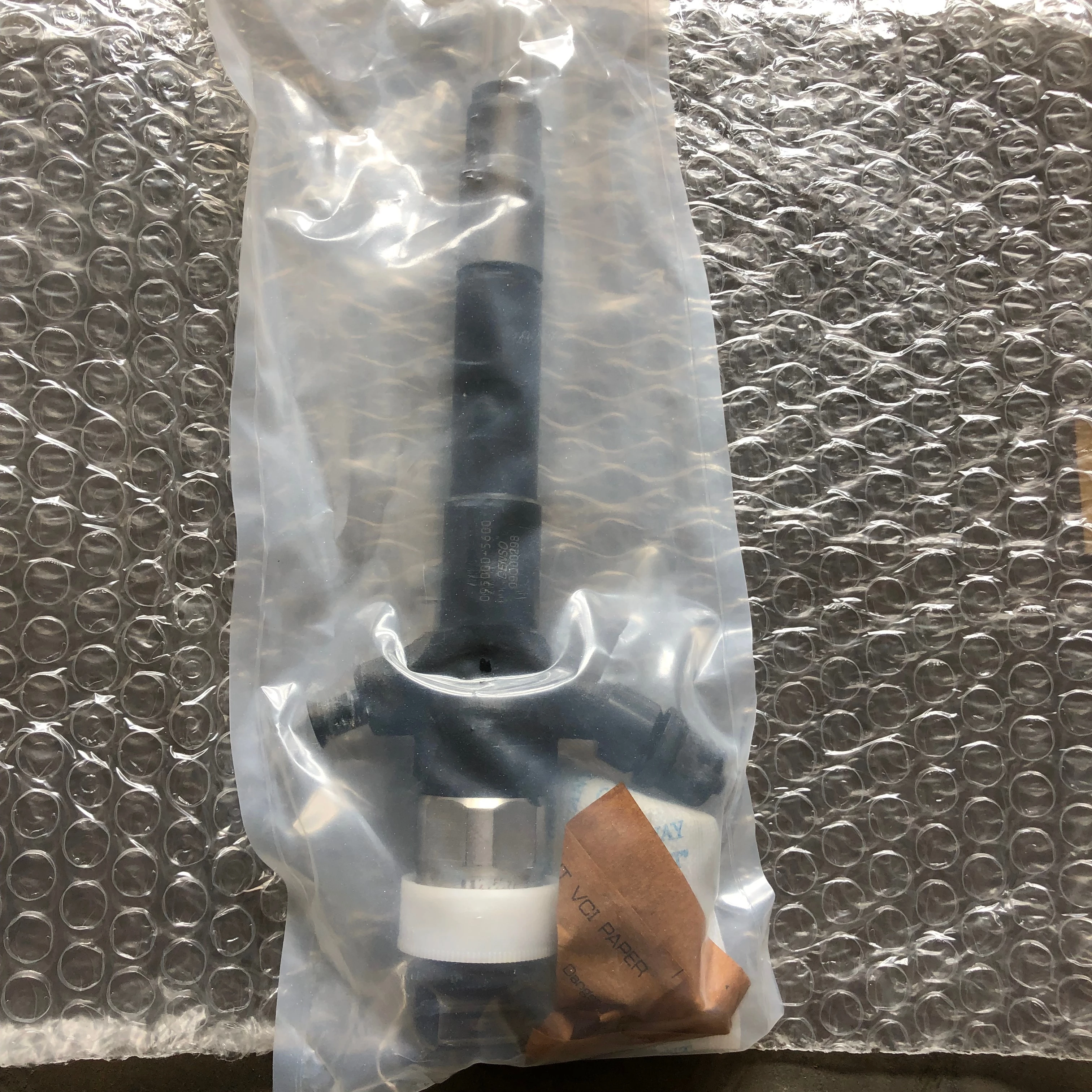 

Genuine diesel engine part Common Rail fuel injector 095000-5600