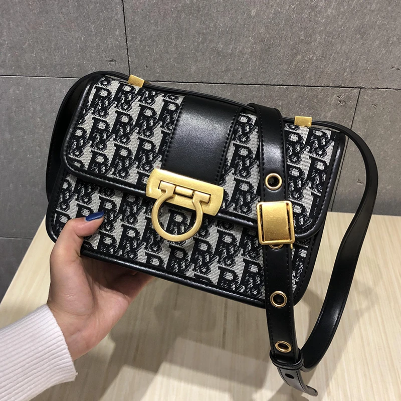 

2020 Fashion Letter Small Square Bag Saddle Handbag New Messenger Bag for Women Cross Body Bags Lock Design Flap