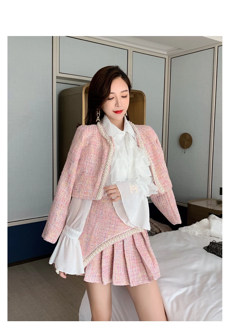 Модный женский твидовый комплект из 3 предметов, Осень-зима, короткое пальто с розовыми жемчужинами+ белая шифоновая рубашка с оборками+ мини плиссированная юбка