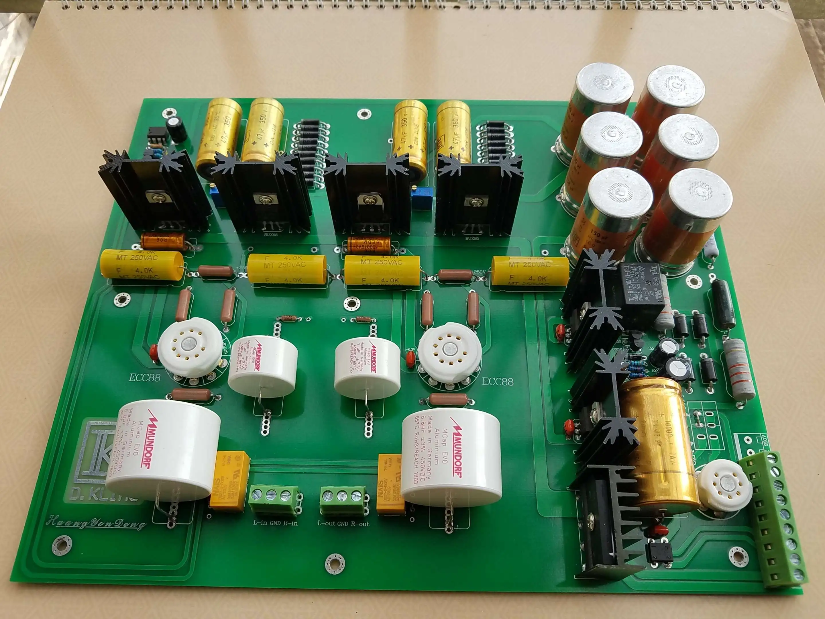 

Refer to the German Tianji circuit electronic tube bile pre-board 6X4 bile duct *1 EC88/6922/6N11*2, PCB size: 277*230MM
