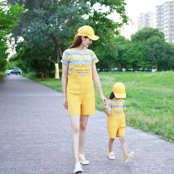 

2020 Family Matching Outfits Mother and Daughter Clothes Striped Shirts+overalls Pants Shorts Fashion Girl Mum Mom Clothes Dress