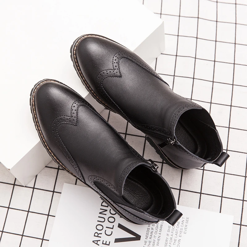 

2019 new spring and autumn leather boots Brock people pointed shoes high quality British style short high black men's boots