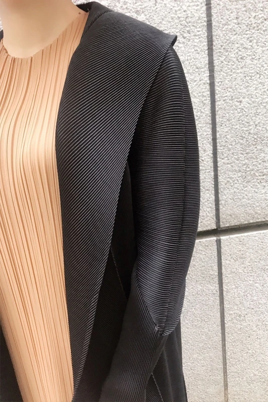 MIYAKE fold autumn new style black Lapel long sleeve large size thin medium length cardigan trench free shipping