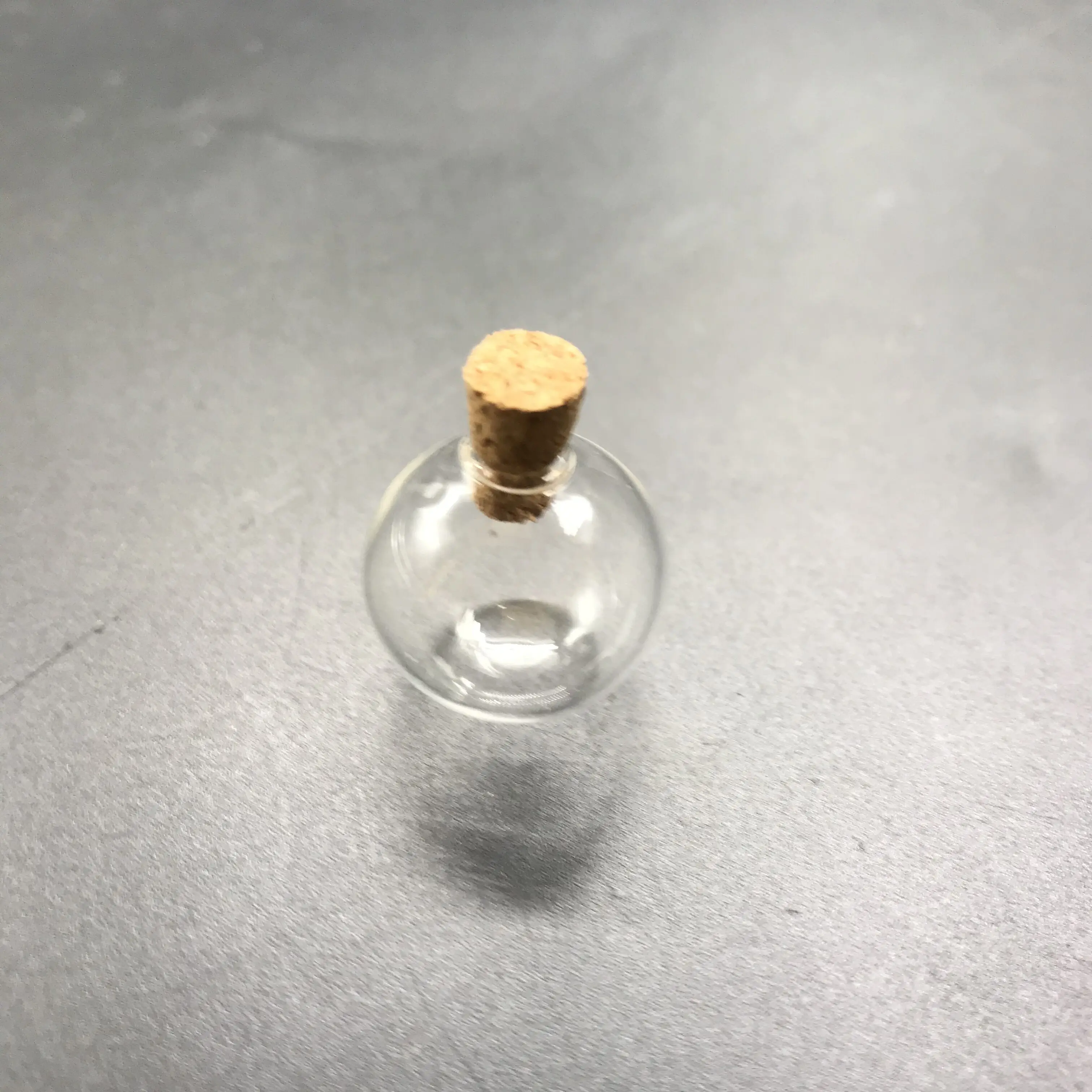 10pcs 18mm Mini Lightbulb Glass Globe bubble round ball with hole DIY hollow glass orb vial pendant glass bottle necklace gifts
