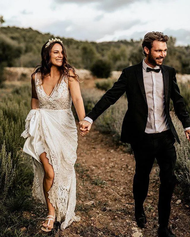 

2020 Cheap A Line Sexy Wedding Dresses Deep V Neck Lace vestido de noiva Boho Bridal Gowns Plus Sizes Bridal wedding Dress
