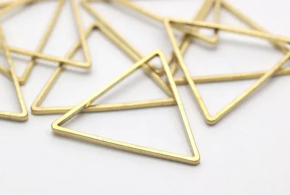

.. Raw Brass Triangles (24x24x24mm) BS-1125