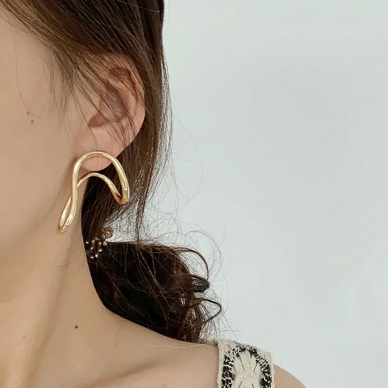 

Personality Twisted Irregular Wave Shape Stud Earrings for Women Fashion Ear Jewelry Korean Accessories