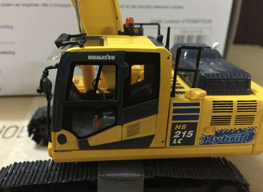 Специальная цена! UH8135 Комацу HB215LC-3 Гибридный экскаватор 1/50 масштабная модель полученная литьем под давлением модель по универсальным хобби новая в коробке