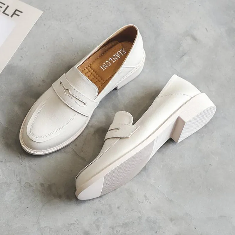 beige Модные лоферы с металлической пряжкой и круглым носком; Цвет черный, бежевый; повседневная обувь на плоской подошве; женская обувь размера плюс; женская обувь; новая весенняя женская обувь на плоской подошве - Цвет: beige