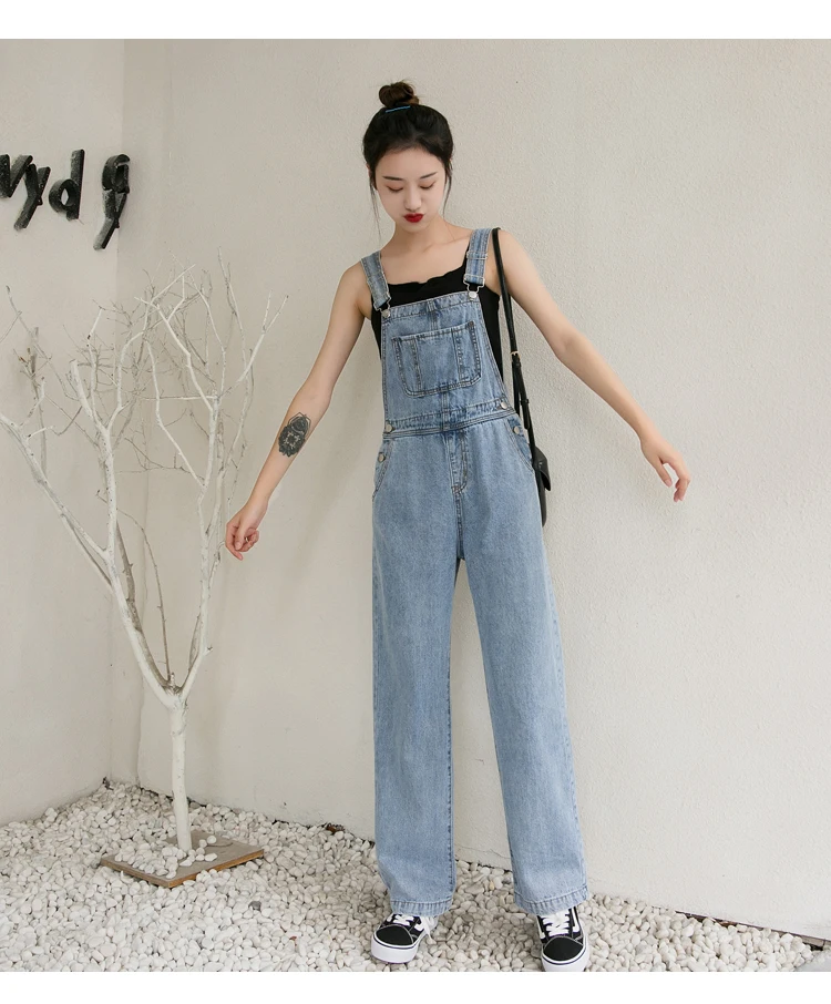 Новинка года; сезон весна-лето; свободные джинсовые комбинезоны в Корейском стиле с высокой талией и широкими штанинами