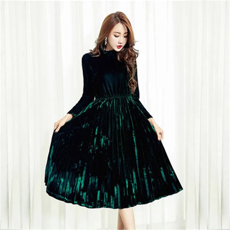 

2020 New Spring Autumn Velvet Dresses for Women Vintage Turtleneck Long Sleeved Black Green Pleated Velour Party Dresses