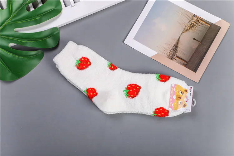 Носки из флиса с рисунком киви, клубники, персика, кораллового цвета; женские теплые хлопковые Забавные милые носки Kawaii Art Happy; корейские зимние носки Skarpetki