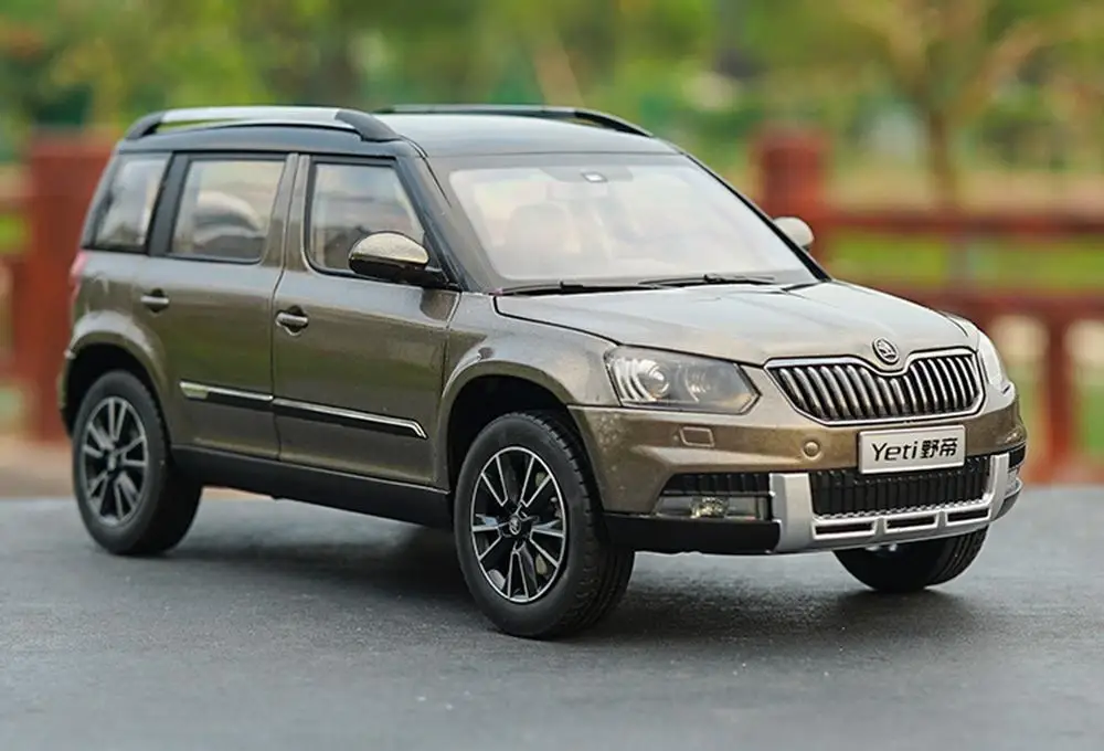 Коллекция коллекционных моделей автомобилей в масштабе 1/18 VW Volkswagen Skoda Yeti SUV Brown |