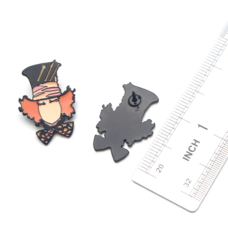O323 Mad Hatter, мультяшный персонаж, металлические эмалированные булавки и броши для женщин и мужчин, ювелирные изделия для футболок, значок на лацкане, детские подарки