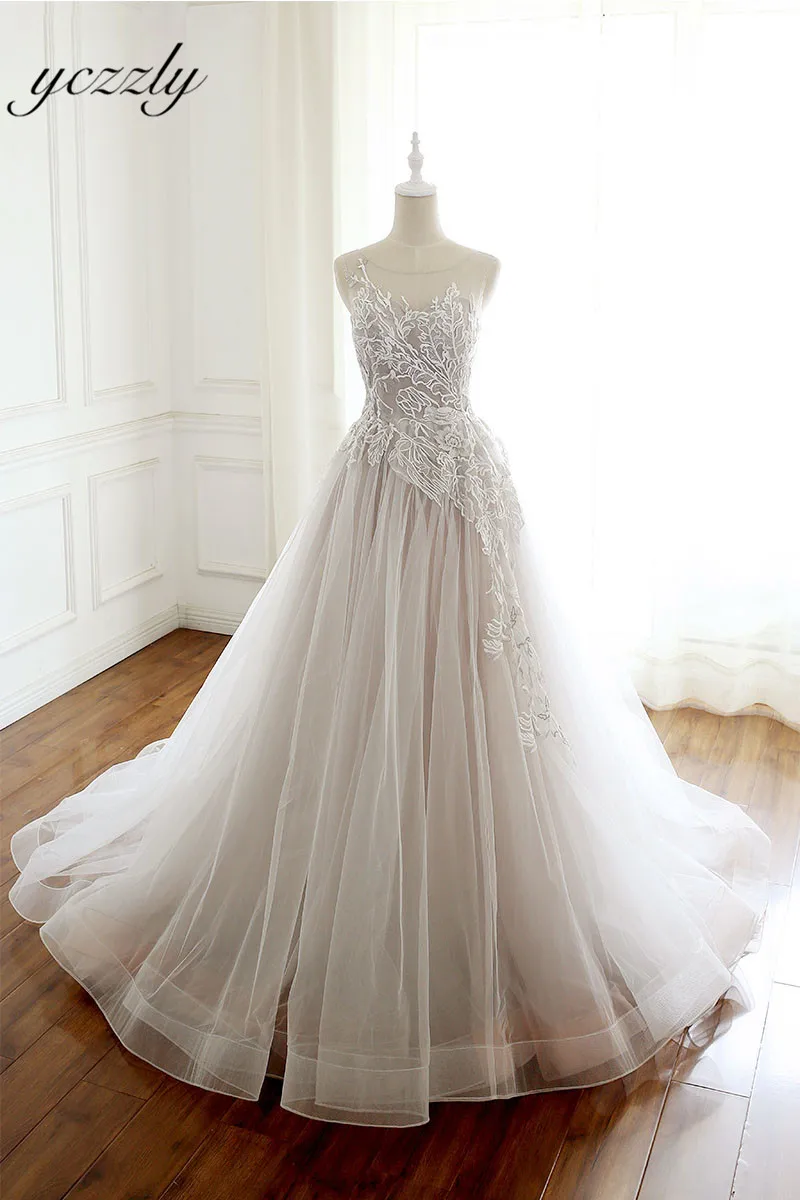 Abito Da Sposa Colorato Элегантный Совок А-силуэта Свадебные платья без рукавов Аппликации кружевные со стразами Иллюзия женские платья невесты W111