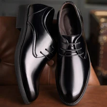 Czarna guma podeszwa zasznurować skórzane buty męskie Casual Business zimowe pluszowe ciepłe obuwie służbowe męskie formalne obuwie ślubne tanie tanio ROSYLION Skóra Split CN (pochodzenie) Stałe A1177 Okrągły nosek RUBBER Gumką Pasuje prawda na wymiar weź swój normalny rozmiar