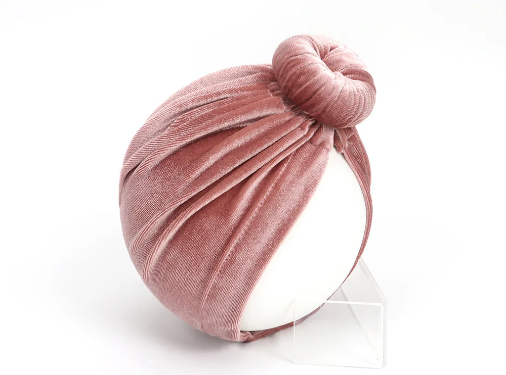 dark pink 1 шт., шапка для маленьких девочек, детская шапка с круглым помпоном, бархатная шапка в индийском стиле, осенне-зимние шапочки, замшевые аксессуары для волос, Товары для новорожденных, реквизит для фотосессии - Цвет: dark pink
