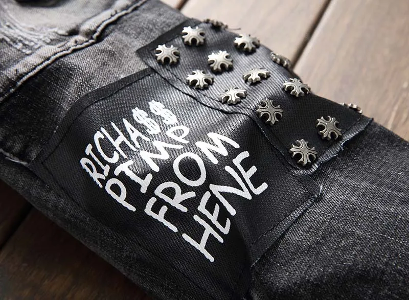 KIOVNO Men Ripped Pleated Jeans Pants With Rivets Fashion Badge Patchwork Denim Trousers Male Punk Style (2)