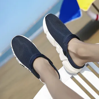 

2020 Crocse Men Sandals Fashion Beach Swimming Mesh Shoes Slip On Garden Shoes Light Weight Man Slippers Casual Men Sandals New