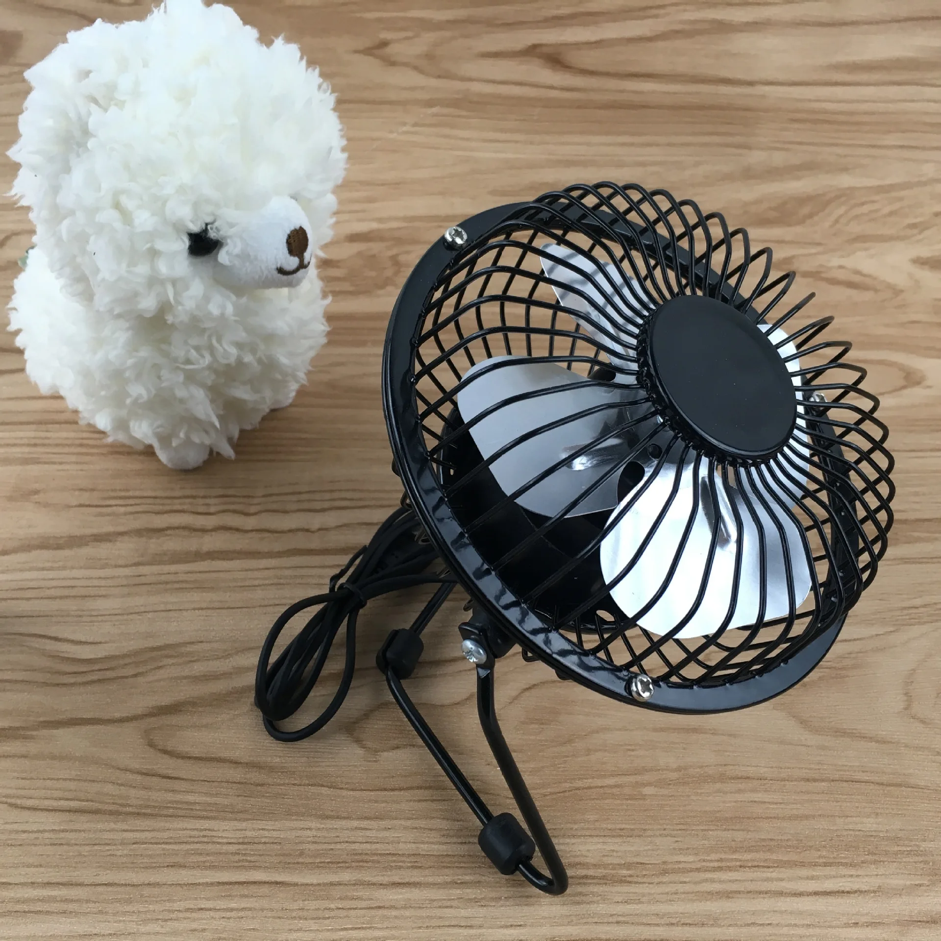 

USB Metal Fan 4-Inch Aluminum Leaf Mini Super Quiet Multi-color Small Fan Iron Art Computer Electric Fan Manufacturers