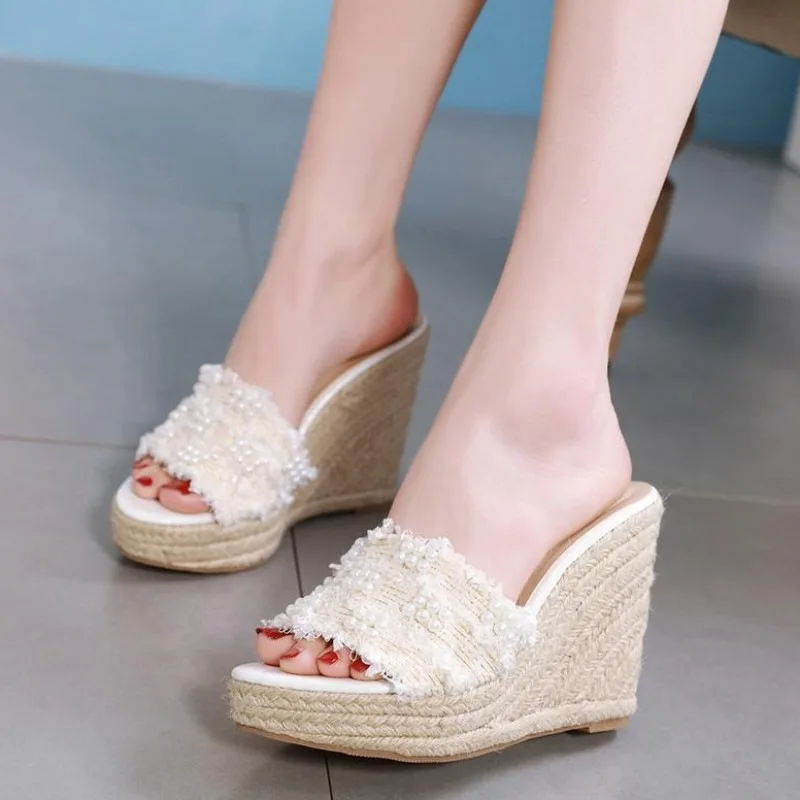 

Shoes Women Flat Slippers Designer Slides Platform On A Wedge String Bead Soft 2019 Luxury Sliders Basic Rubber Wedges